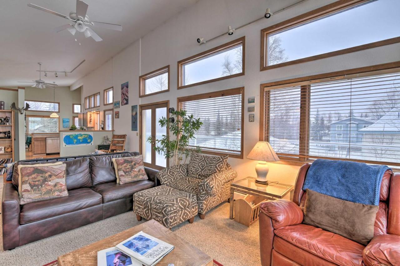 Spacious Family Home With Deck And Million-Dollar View Anchorage Esterno foto