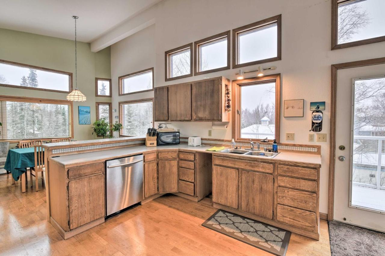 Spacious Family Home With Deck And Million-Dollar View Anchorage Esterno foto