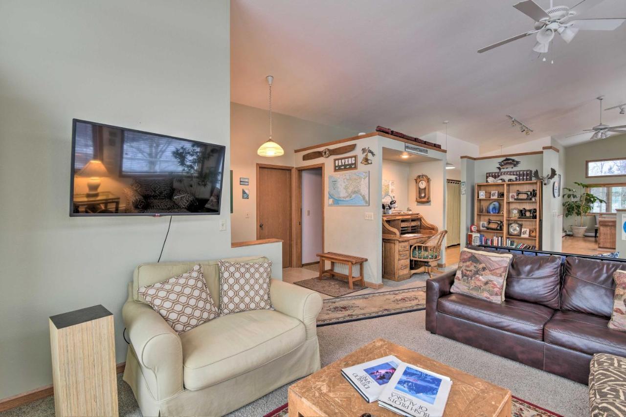 Spacious Family Home With Deck And Million-Dollar View Anchorage Esterno foto
