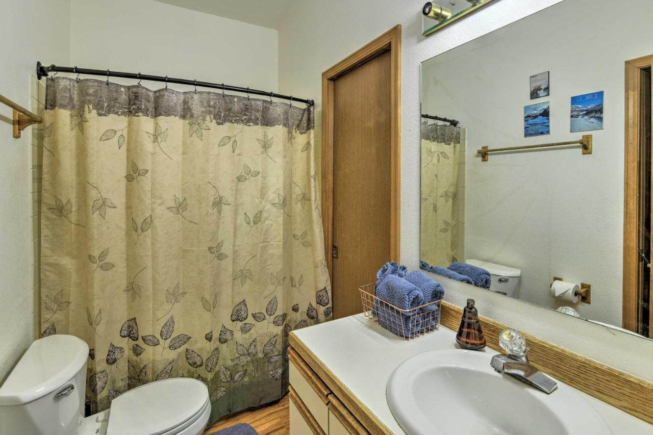 Spacious Family Home With Deck And Million-Dollar View Anchorage Esterno foto